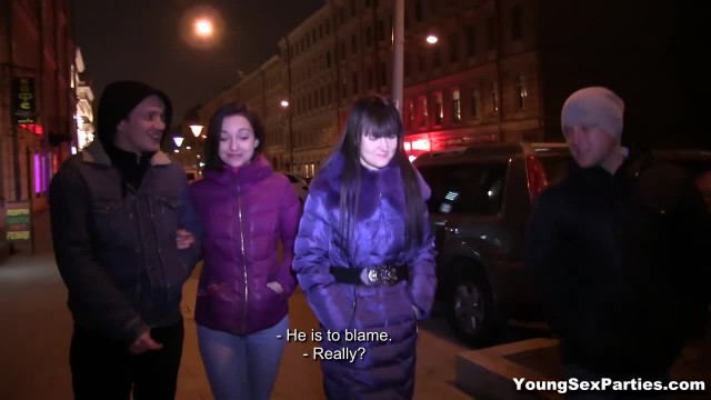 Две молодых супружеских пары устроили свингерскую вечеринку - #1