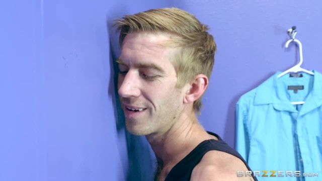 Парень присунул в магазине огромный член в анал блондинки - #3